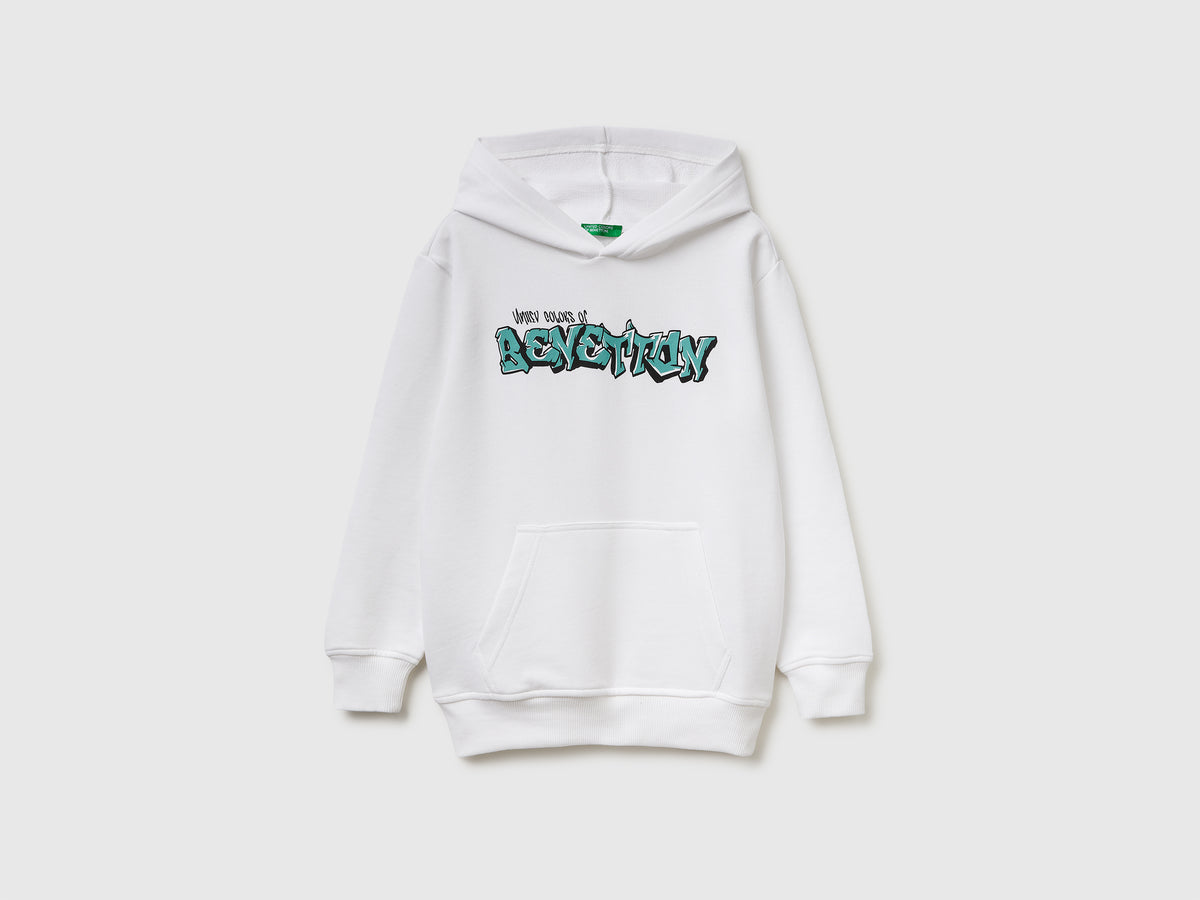 Sweatshirt logo