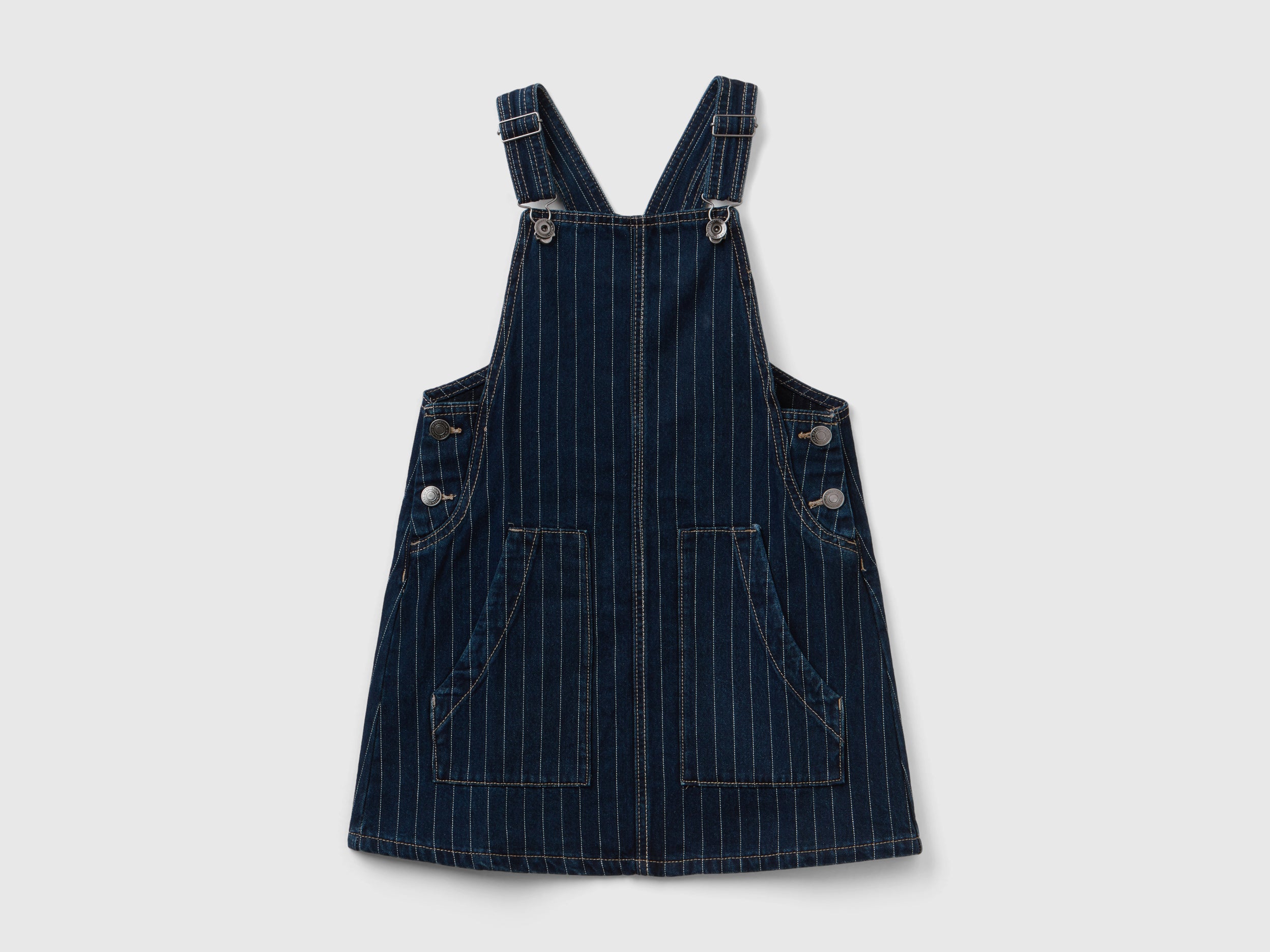 Saia jardineira de jeans com risca de giz - ucb_image_FS
