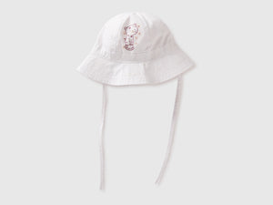 Reversible bucket hat