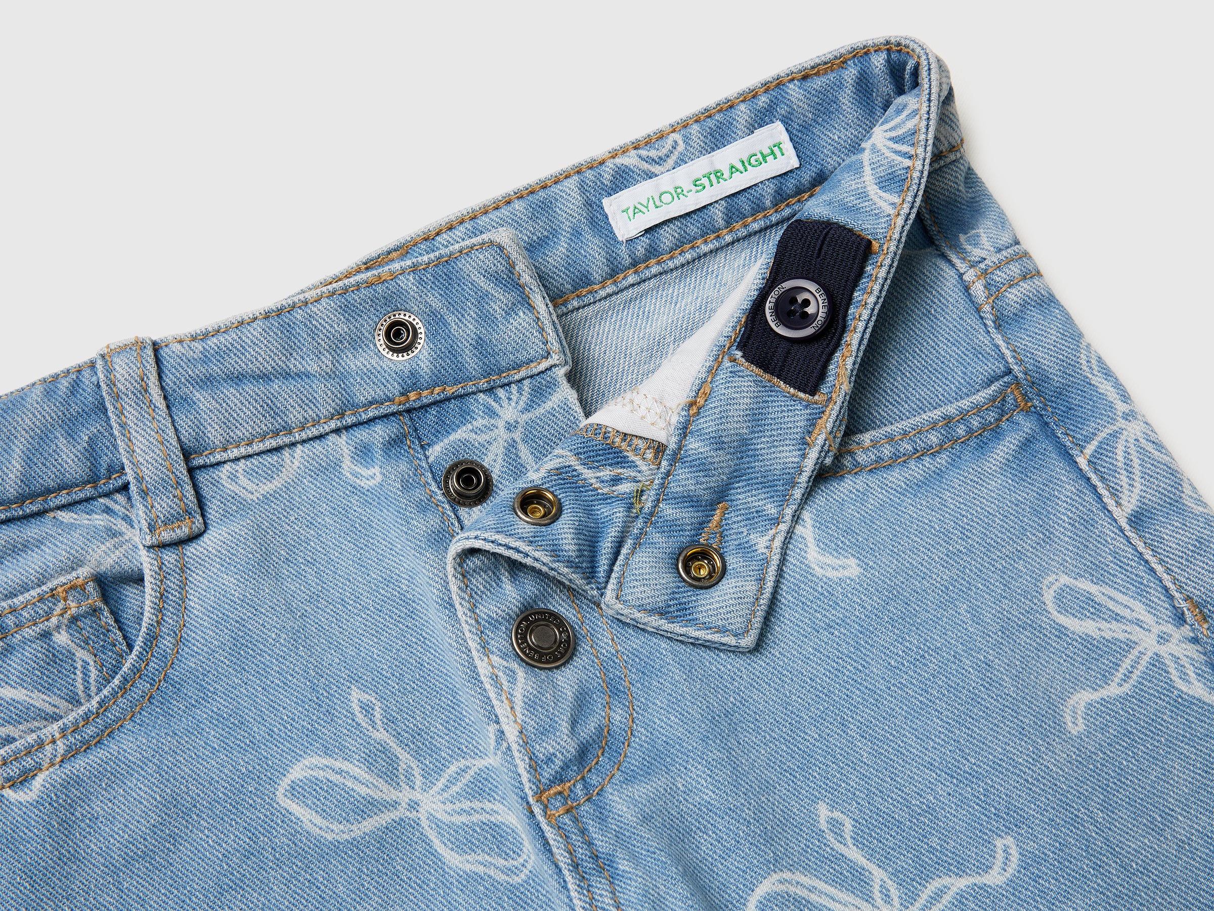 Slim fit jeans with bow print - ucb_image_DS1