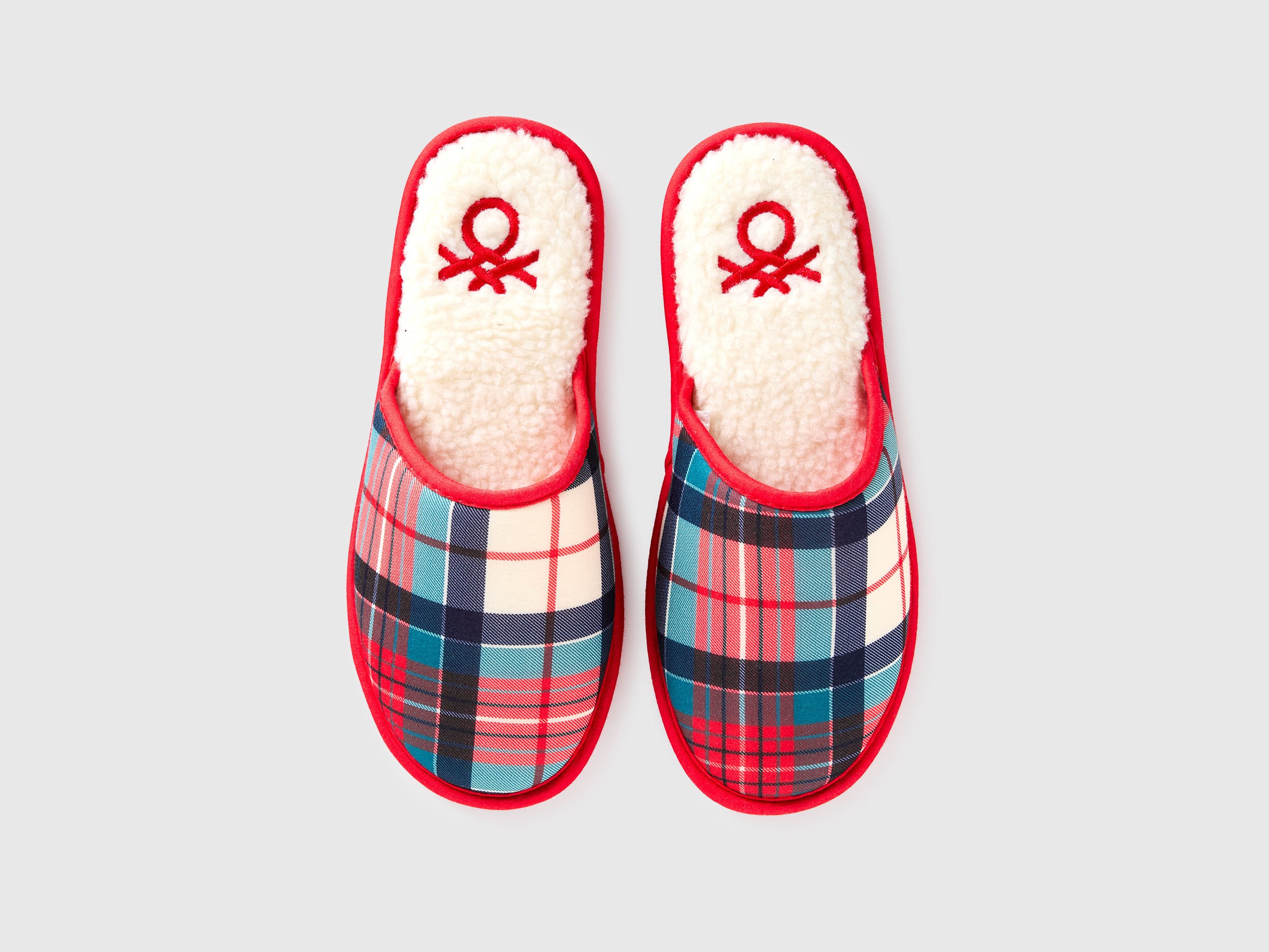 Pantufas aos quadrados - ucb_image_BS