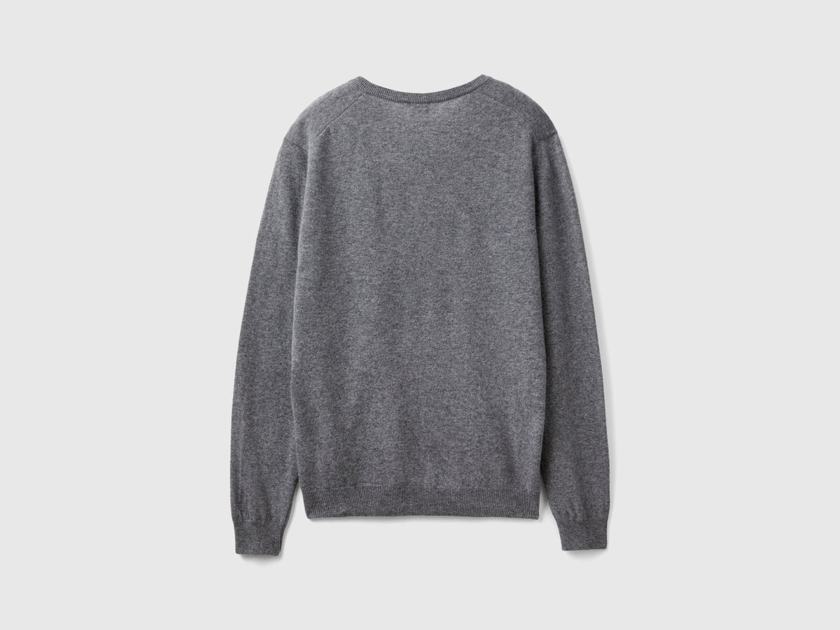 Camisola decote em V cinzenta em pura lã Merino - ucb_image_BS