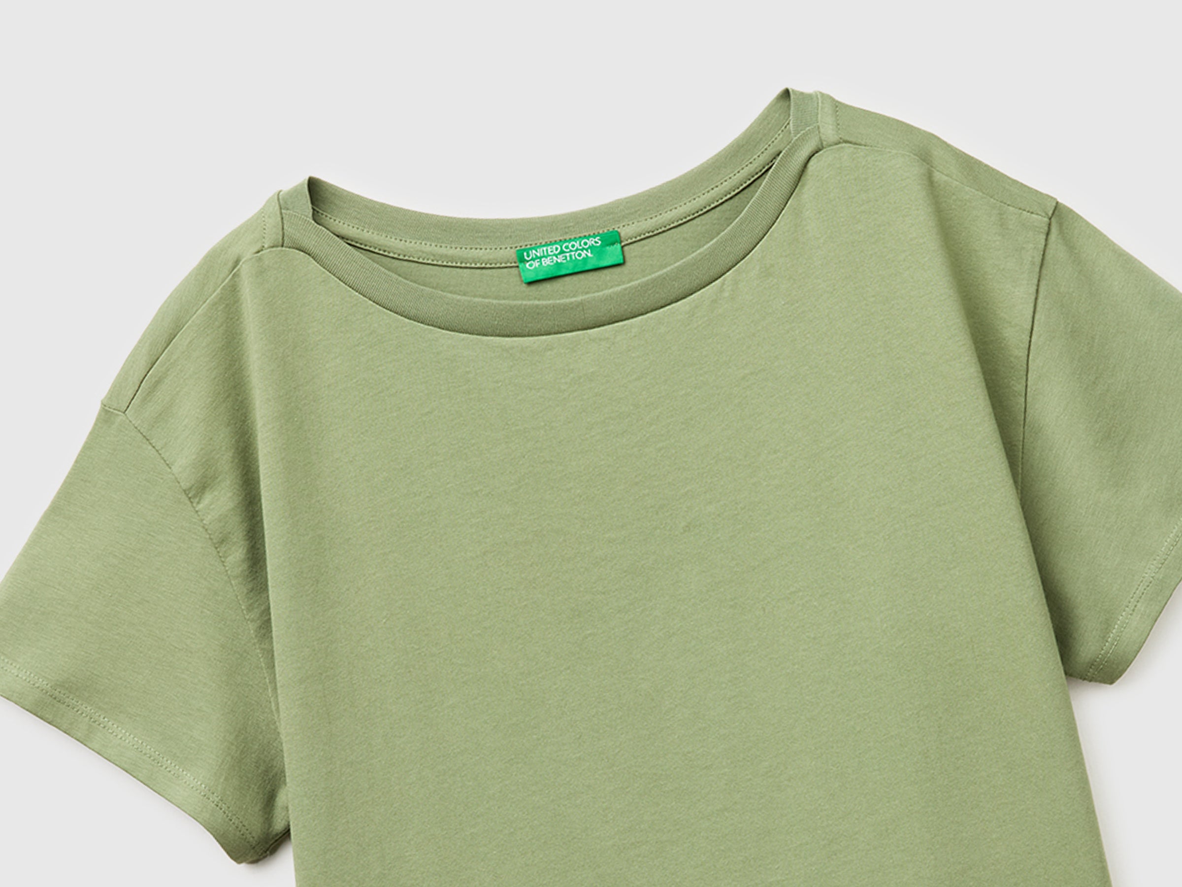 Boat-neck T-shirt - ucb_image_DS1