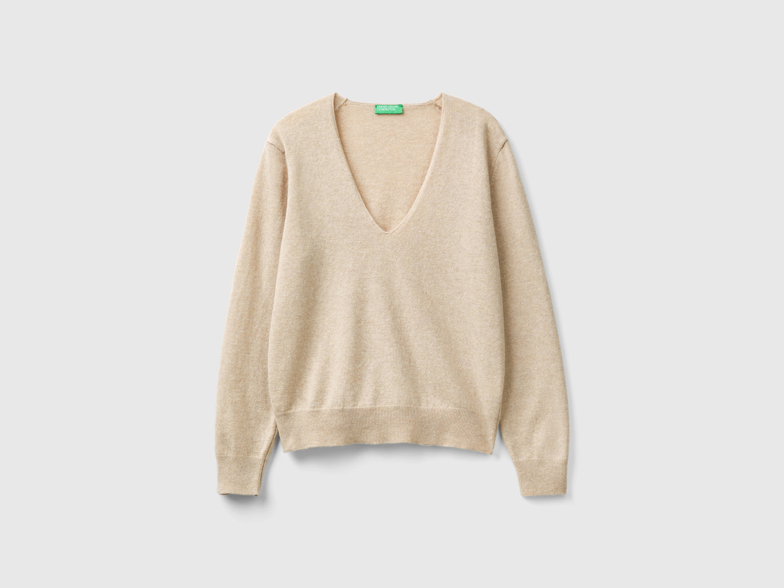 Camisola bege com decote em V em pura lã Merino - ucb_image_FS