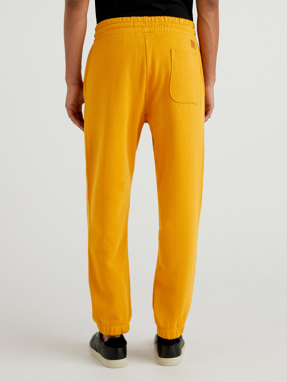 JOGGER image number null