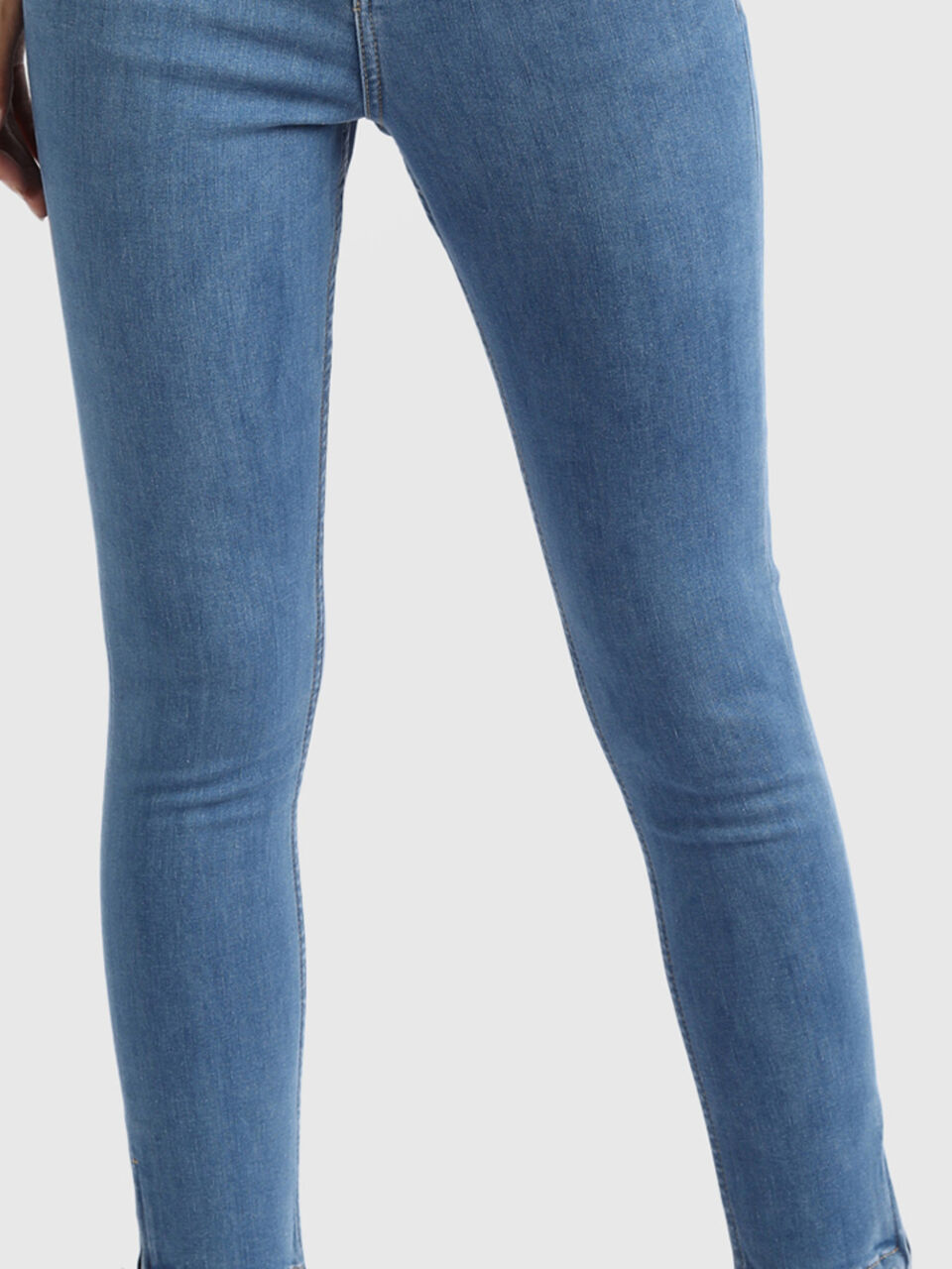 Skinny Jeans With Bottom Zipper image number null