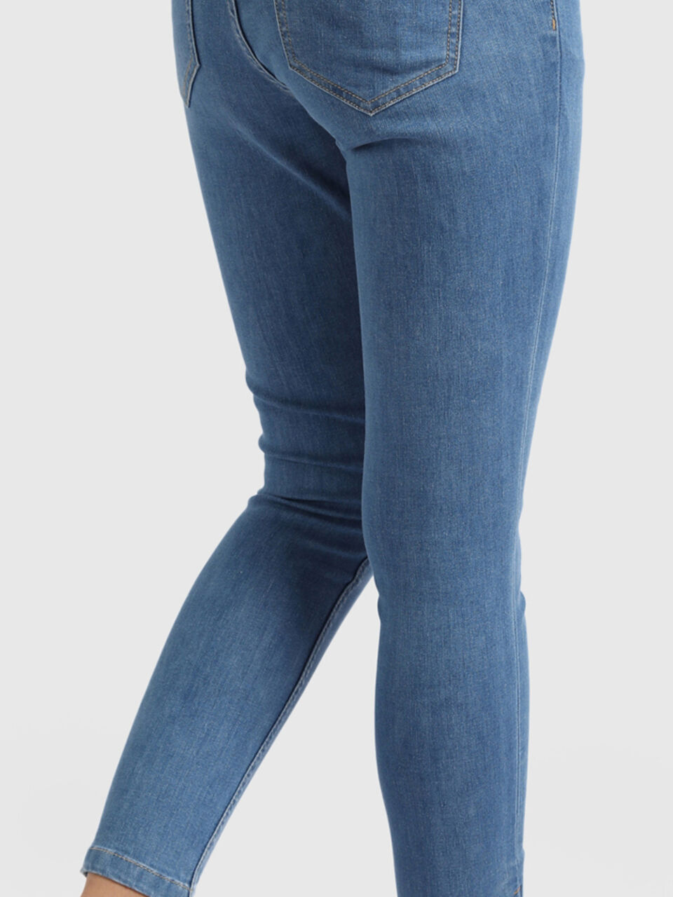 Skinny Jeans With Bottom Zipper image number null