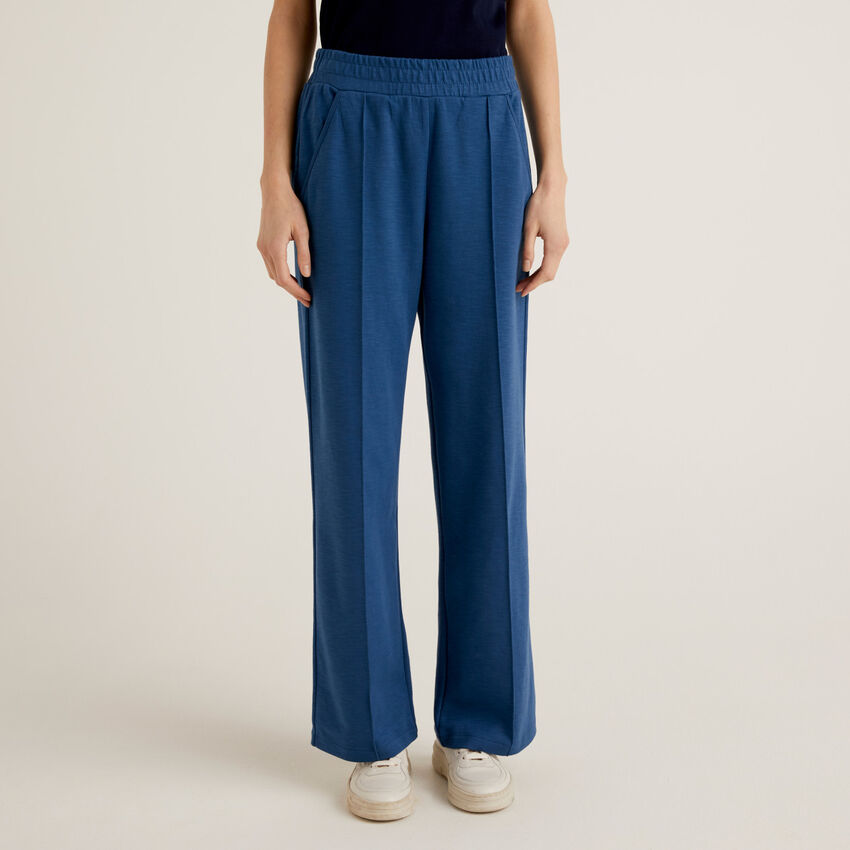 High-waisted soft trousers