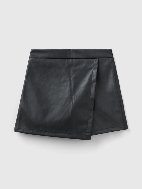 Trousers in imitation leather fabric