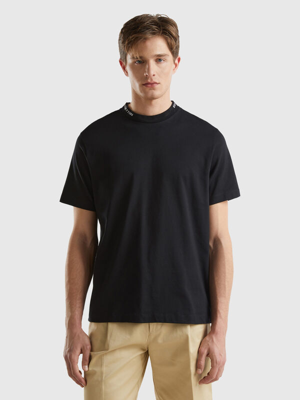 Black t-shirt with embroidery on the neck Men