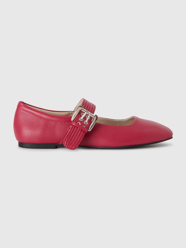 Flats with buckle Women