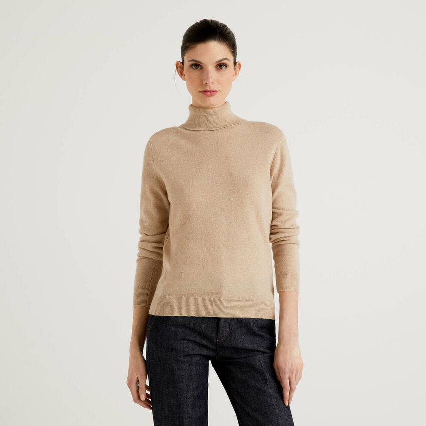 Beige turtleneck sweater in pure virgin wool