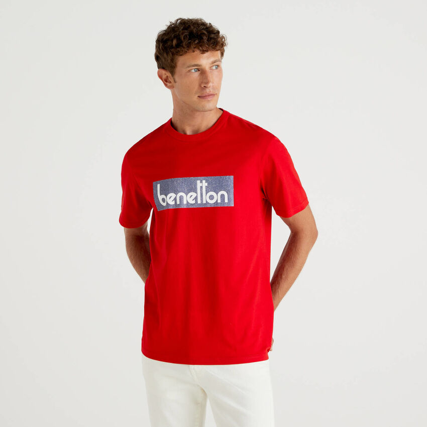 Red t-shirt with logo print