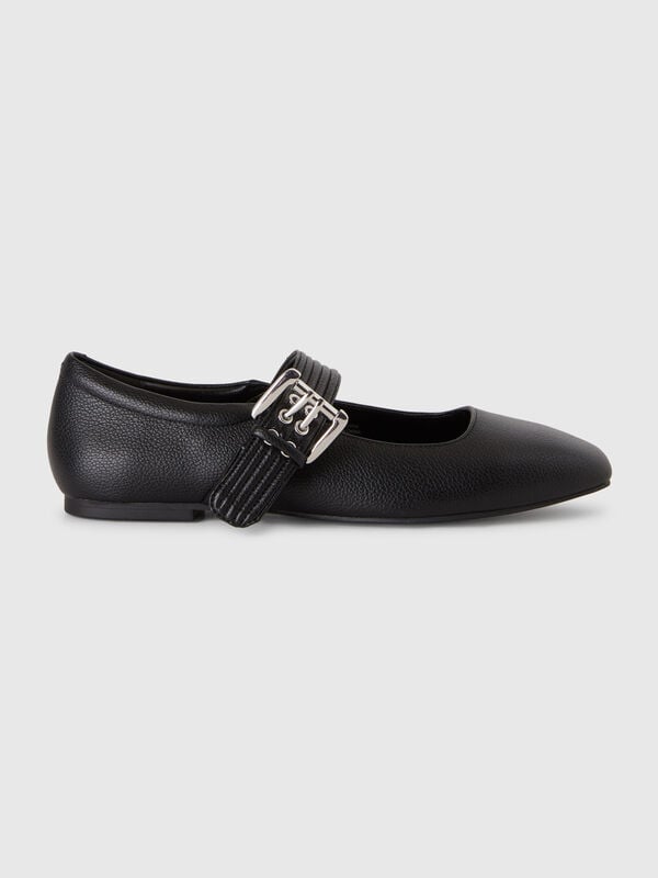 Flats with buckle Women