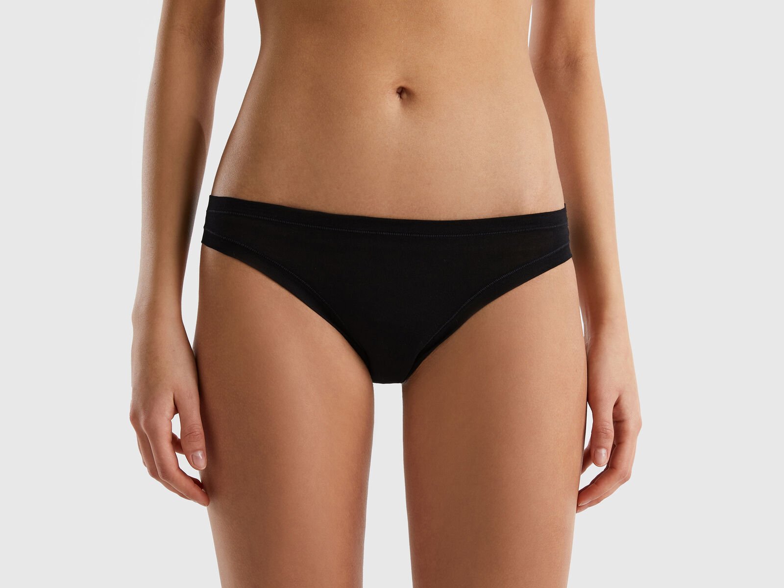 Low rise cotton brief with wide contrast outer elastic waistband