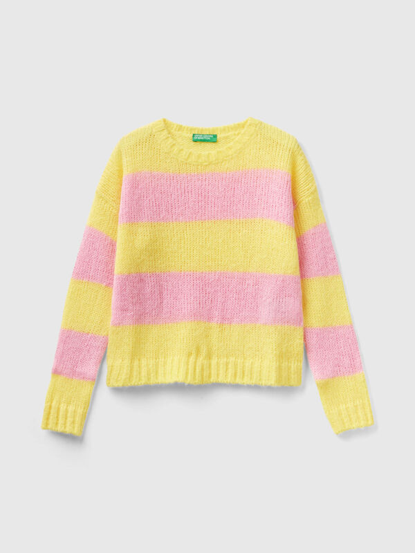 Sweater with two-tone stripes