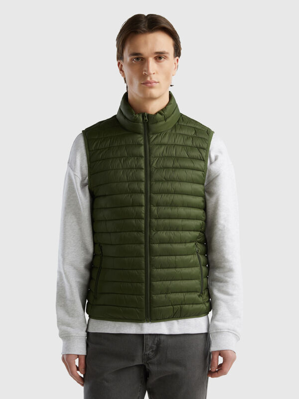 Sleeveless puffer jacket with recycled wadding Men